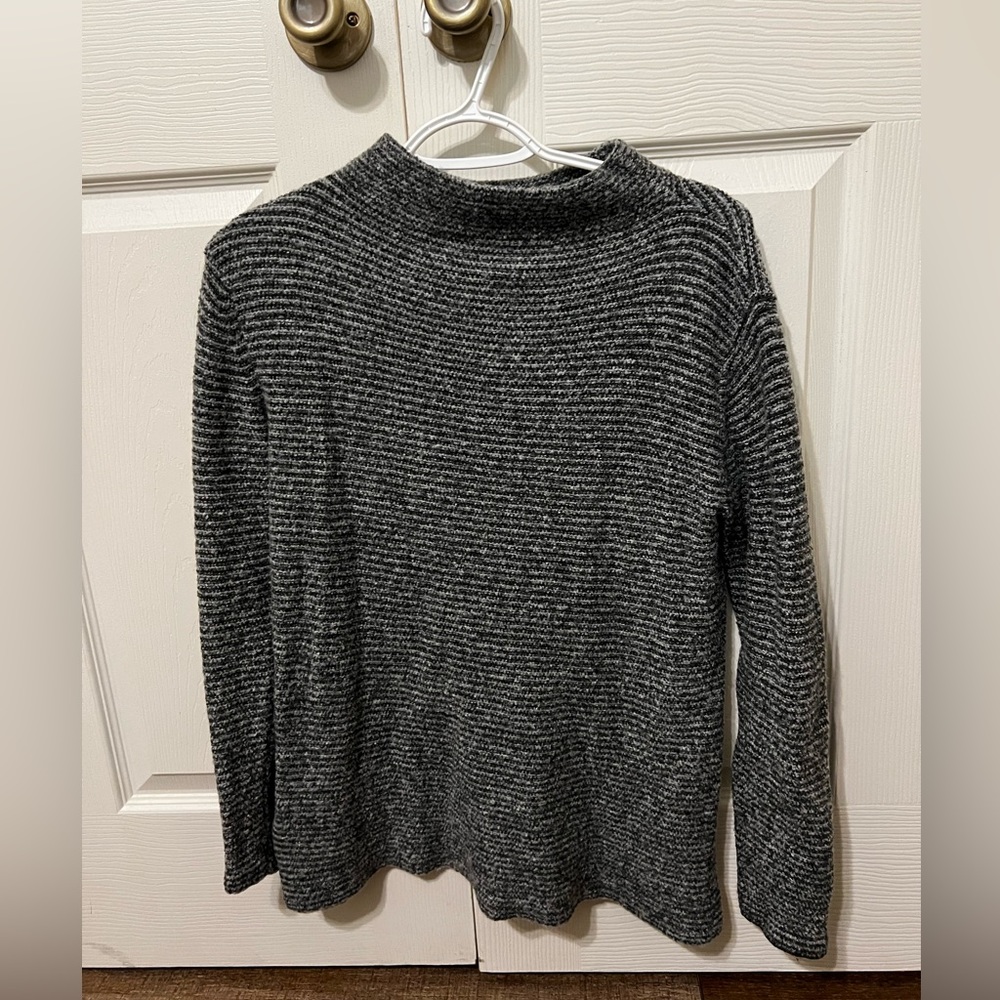 Old navy sweater
